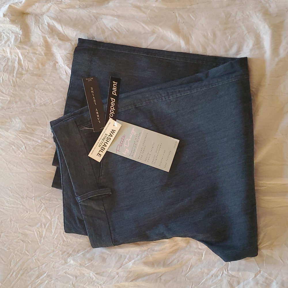 NWT Larry Levine Women's Dark Blue Cropped Jeans 10p